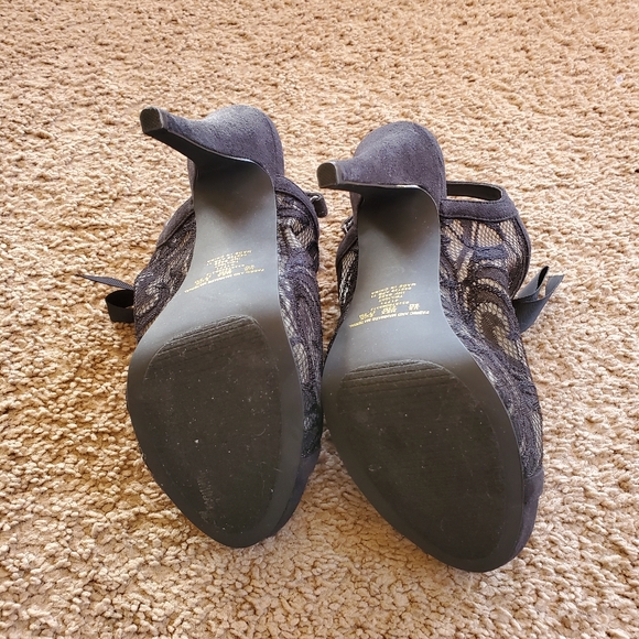 Velvet Heart Twilight Heels - Picture 5 of 12